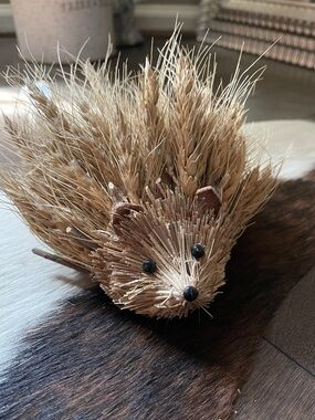 Natural Straw Hedgehog Figurine - Decorative Accent